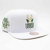 Milwaukee Bucks Winter White Mitchell & Ness Snapback NBA Cap - Taass for sale